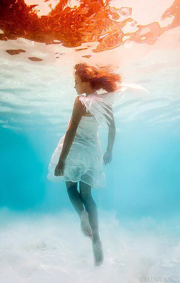 「人魚の生まれ変わり」と称されるバハマハーフの女子高生が話題にwww