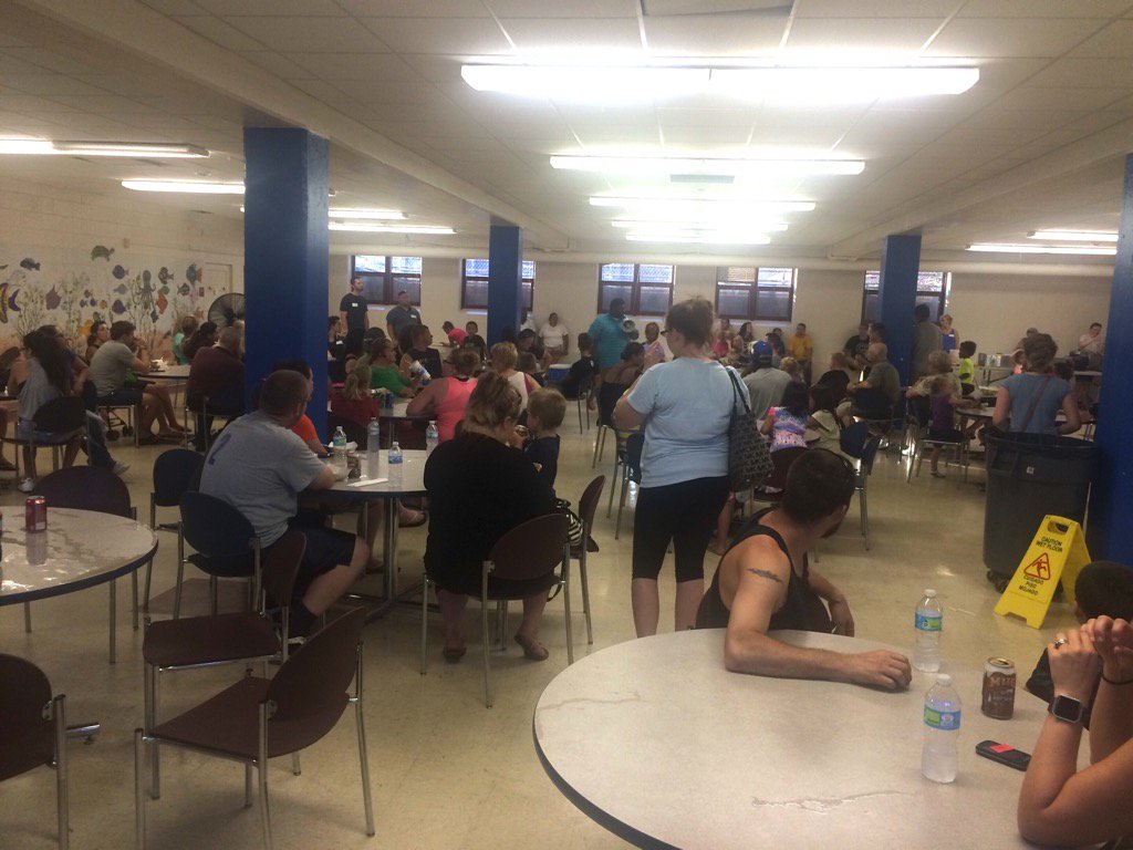 JohnWitter_Ag's tweet photo. Great turnout tonight at @CrossPointQC outreach in Davenport. Many wonderful families  braving the heat. https://t.co/0vlNDJS0uP