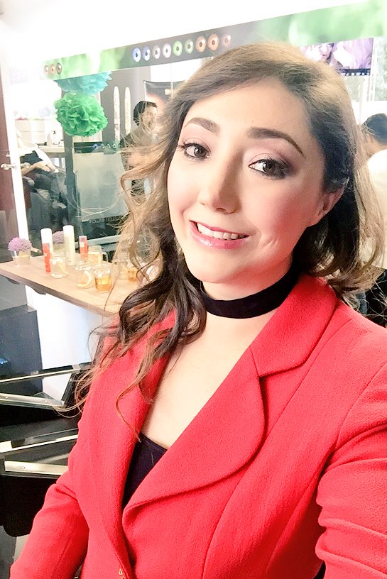 ZairaMarino1's tweet photo. #viveEnColor Party @AIROPTIXCOLORS
yo veo la vida en color miel!! 👁👁 https://t.co/Nl1WyxgQsG