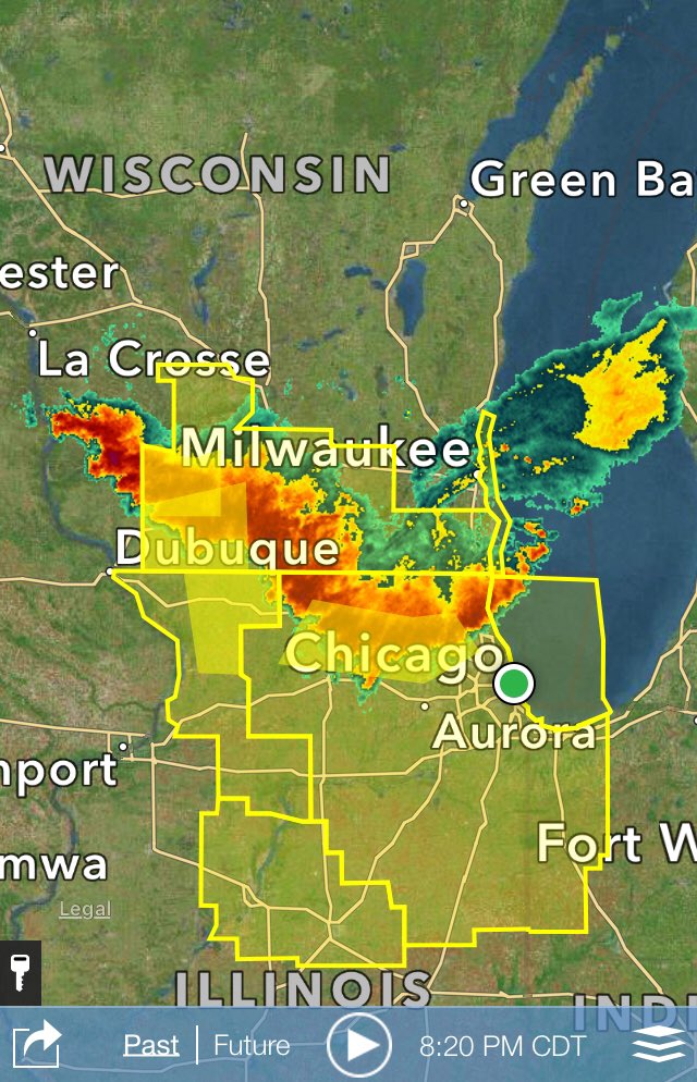 TammieSouza's tweet image. Dangerous #BowEcho #SevereStorms dropping thru #Chicago 72mph wind prep 4 poss power outages, trees down @fox32news