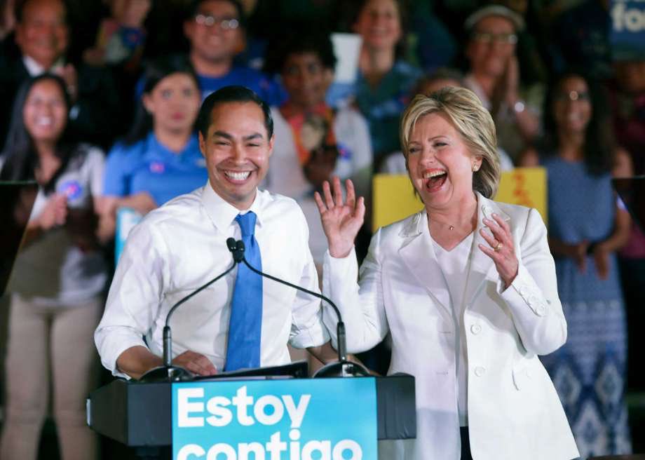 AaronJiii's tweet photo. Can we get a #ClintonCastro announcement tonight? https://t.co/XZV5uzAuqi
