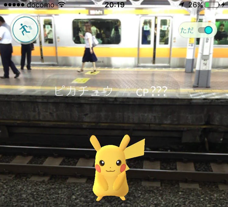 【悲報】駅構内に現れたピカチュウ…笑顔で電車の下敷きにされるｗｗｗ