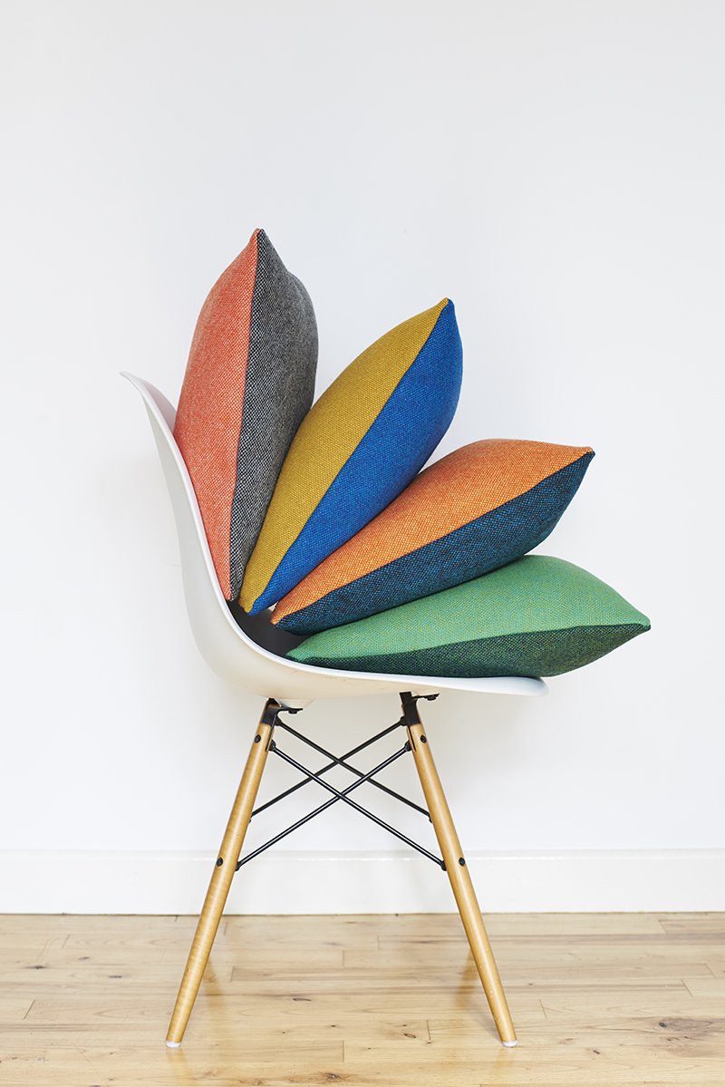 LaneByPost's tweet photo. Our new Twin Tone Cushion collection is made with #tweed from @ButeFabricsLtd #OneWool https://t.co/W1Dz4VqRV4 https://t.co/g1zNn6Rtq9