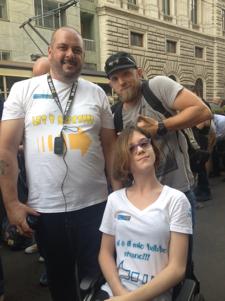 Guardate chi c'è al #RadunoEsauriti2016 😃 La principessa #Alice col suo super papà e #Bigo #tuttoesaurito 🎉🎉✌🏻️