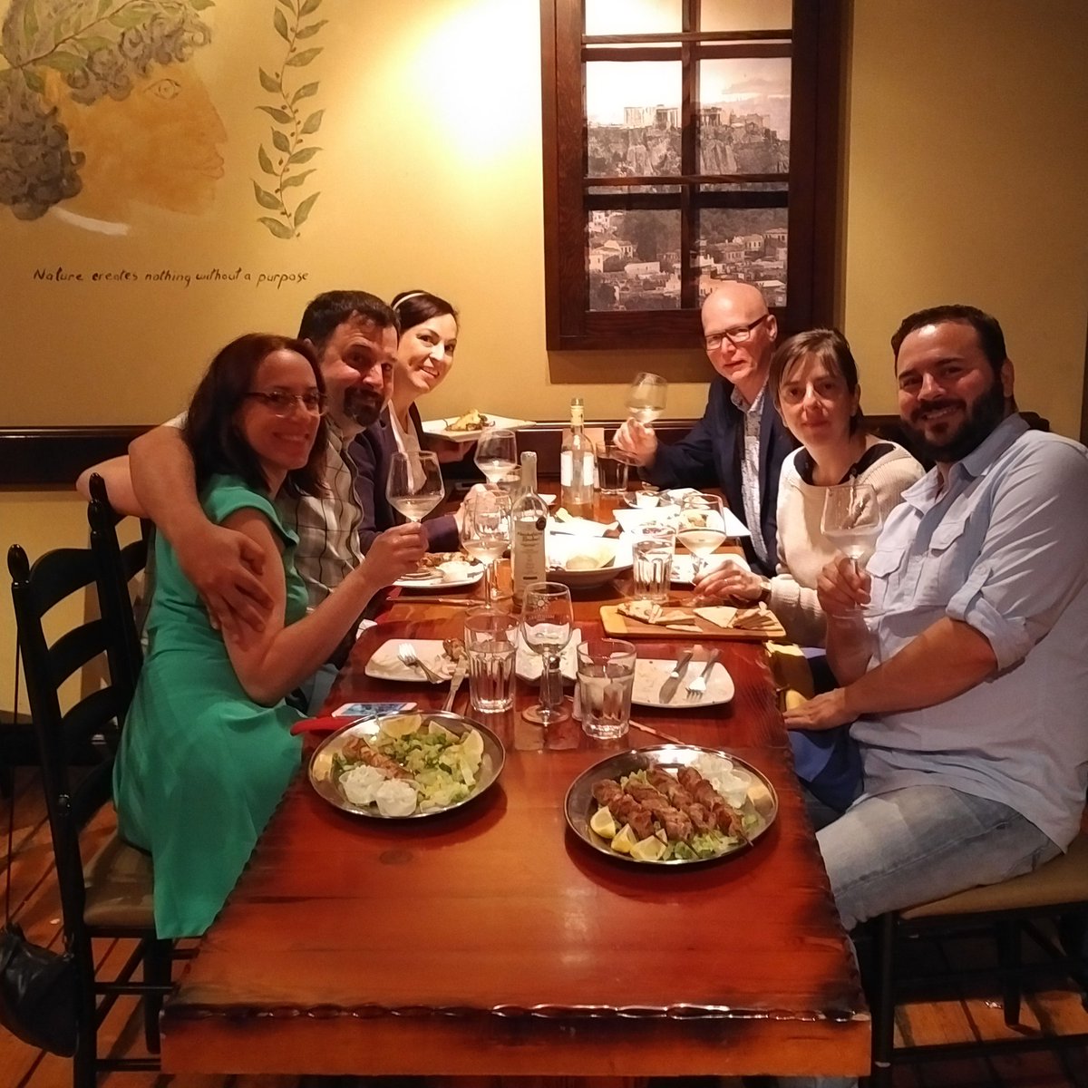 Evanwinesavvy's tweet photo. Dinner with the team from @DomaineLaroche @AdVini_ @Select_Wines in advance of #i4C16 @purechablis @JohannaRaynaud https://t.co/v8W1ZsnzFP