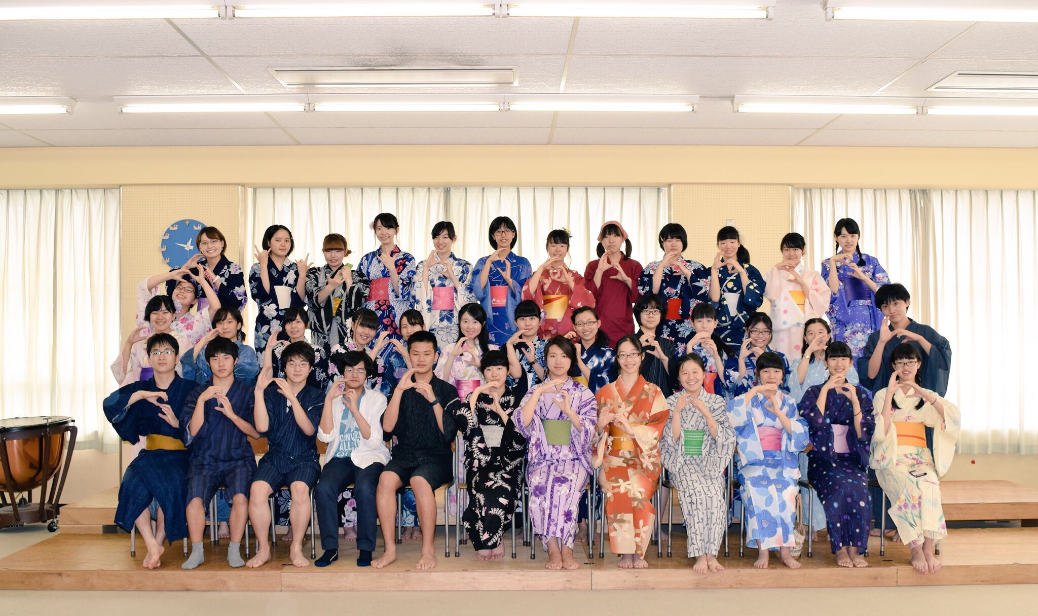 神奈川総合高校吹奏楽部 神奈総では今週の火曜日から3日間和装の日でした ということで部員で和装して集合写真を撮影 終わった後はjkらしく皆自撮りタイム 部活の時間には和装して楽器を練習している人もいて新鮮でした T Co