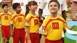 AficionQuetzal's tweet photo. Imposible no ver el parecido #ConAnteojos #Parecidas @LaCasacaBlog https://t.co/tVmyOhNq8D
