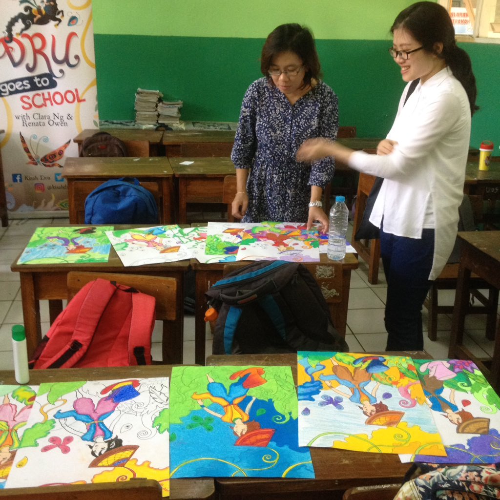 kisahdru's tweet photo. Memasuki sesi penilaian karya lomba mewarnai nih, deg deg an pasti ya #DruGoesToSchool https://t.co/QC7oS1YZMD