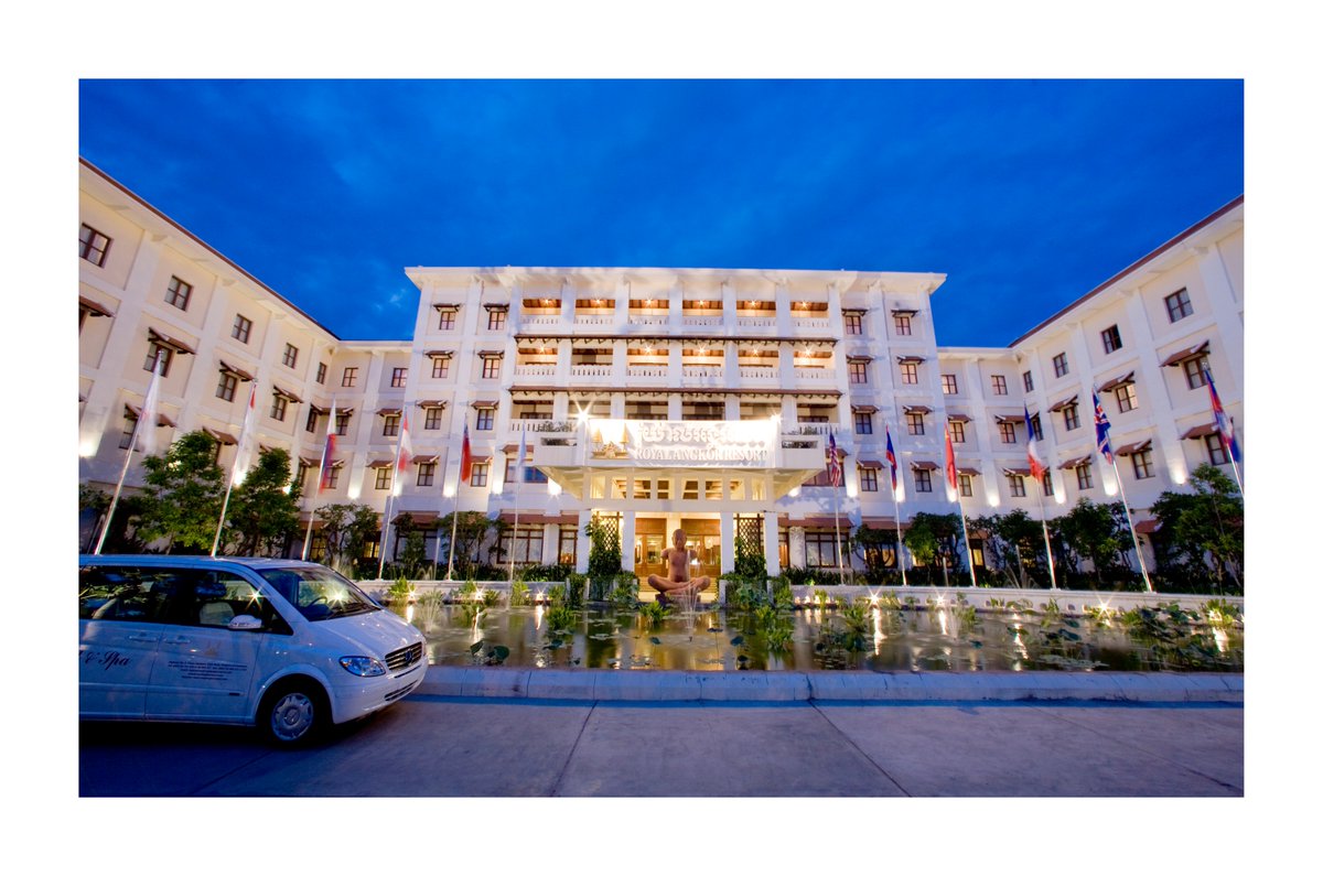 Ecommerce2016's tweet image. Hotel and Pool view at royalangkorresort.com