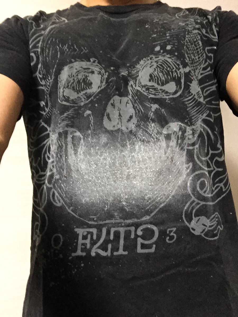 Nawoqi Pa Twitter 別用途で買ったんだけど 布スプレーのシルバーがあったので ドクロのtシャツの口元にぶっかけてヴァルハラtシャツ完成 顔がプリントされてるtシャツなら誰でも英雄の館へ