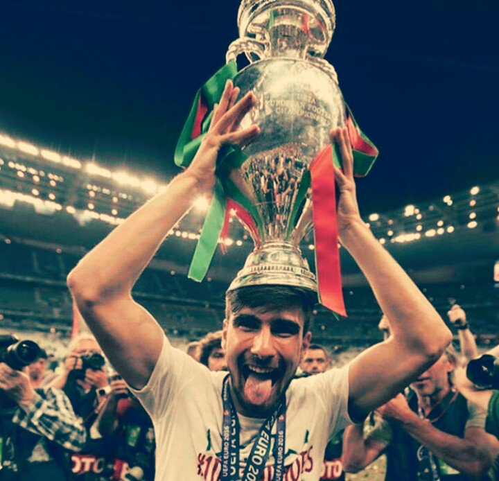 m3sh_o's tweet photo. صباحكم أفضل لاعب برتغالي بالتاريخ غوميز https://t.co/2hhJg2I6kG