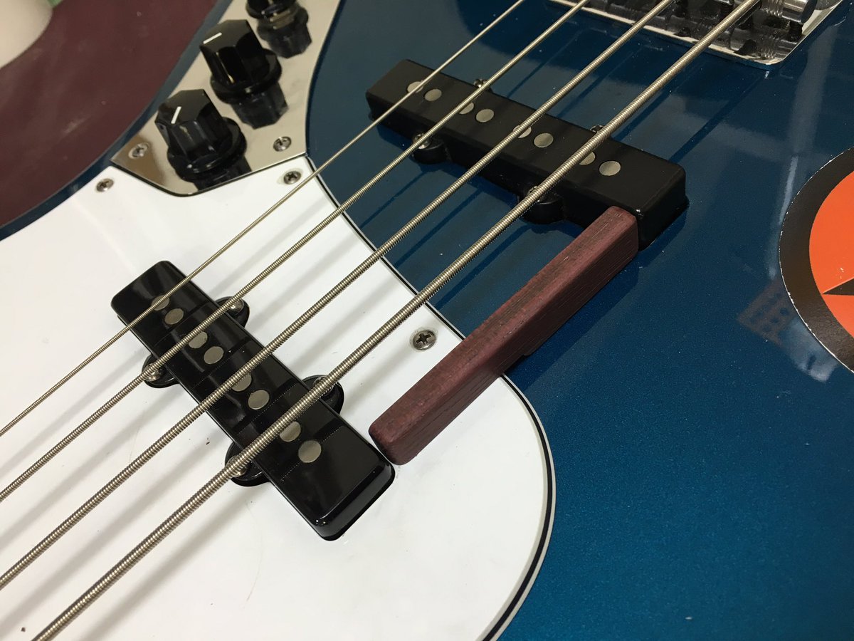 Geek In Box V Twitter パープルハートのフィンガーレストの作製 取り付け お客さんの要望でボディの加工はなし 両面テープもなしで ちゃんと固定してます