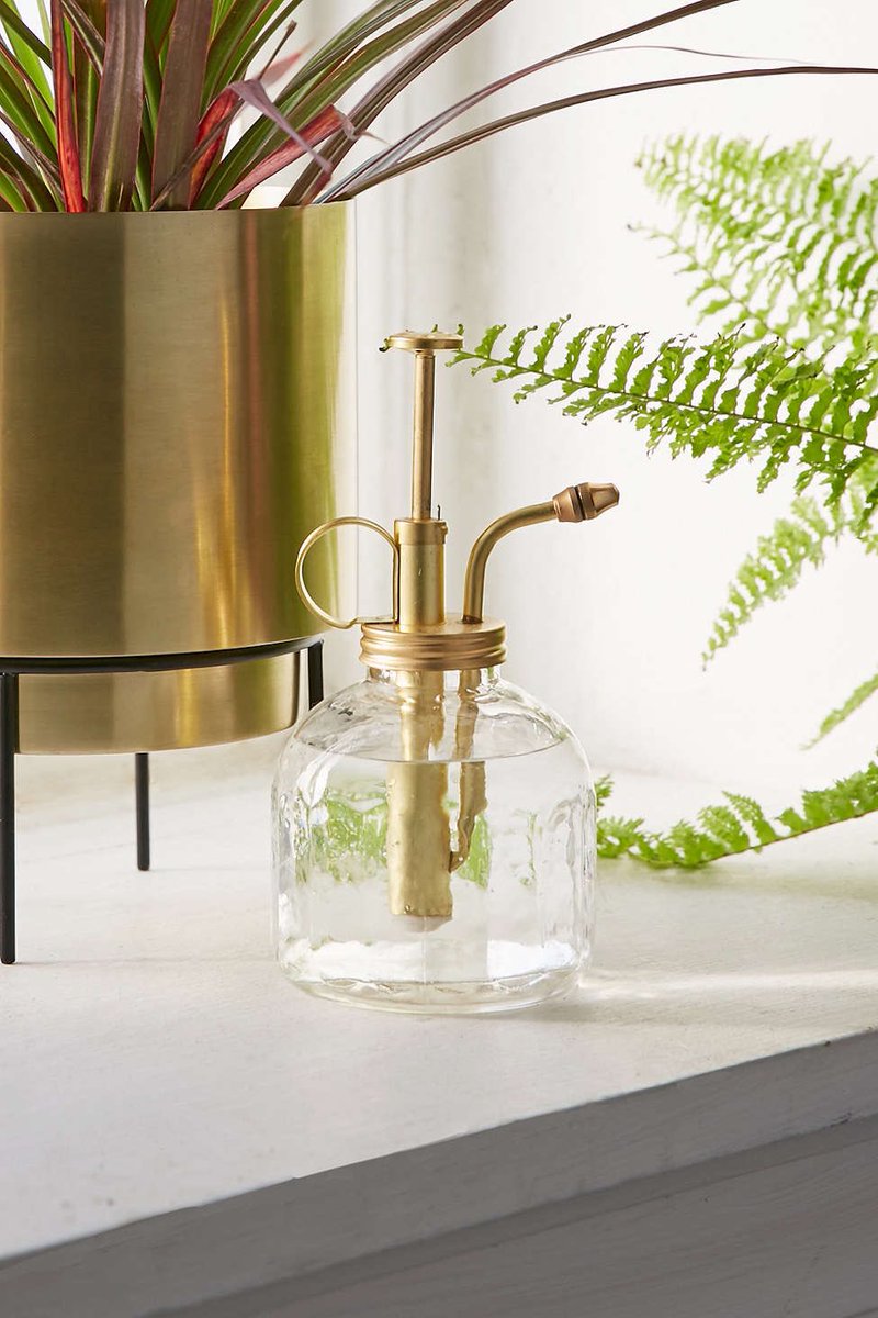 somhimx's tweet photo. ¡Riega tus plantas con estilo! Los accesorios para el jardín ahora llevan un nuevo diseño por @urbanoutfitters. https://t.co/QUAxmsnGHZ