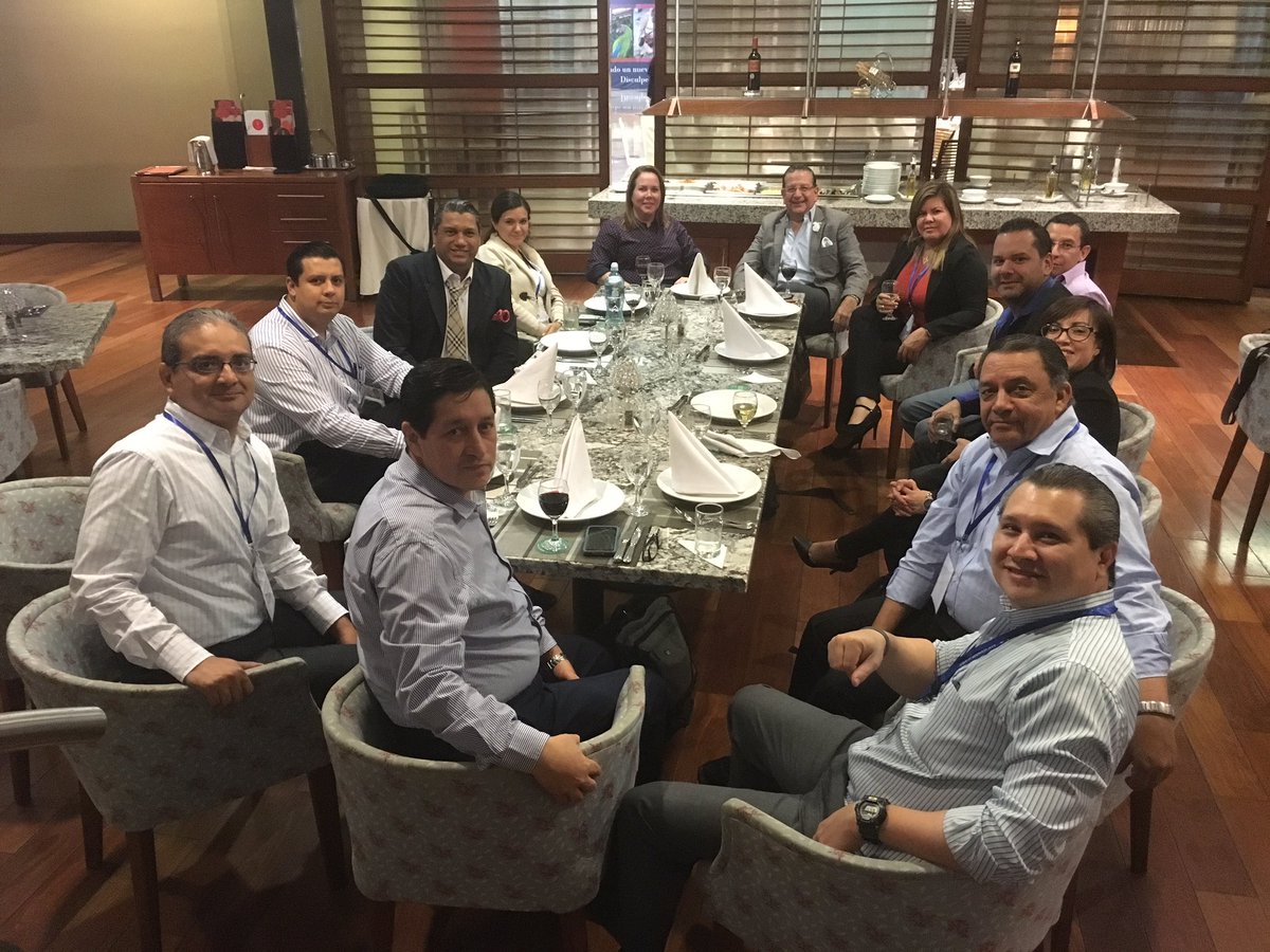 BASCGuayaquil's tweet photo. Muy amena la cena con los auditores internacionales luego de una ardua jornada. #bascecuador #guayaquil https://t.co/Z7TdCEIfVP