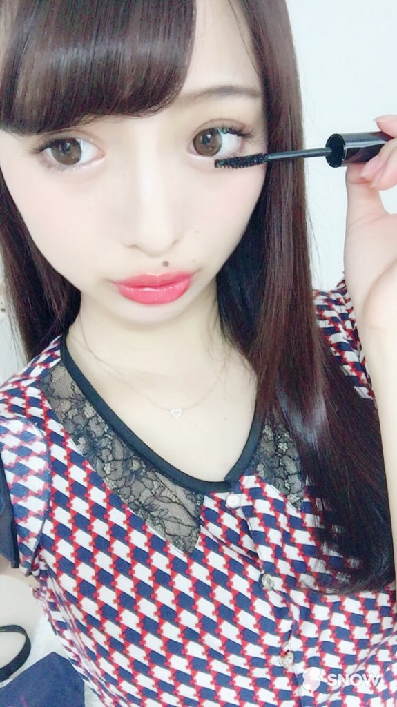 rino_burlesque's tweet photo. ドンキでゴールドのLASHHOLICマスカラをGetしました👀💓
重ね塗りしてもダマにならなかったよ〜!ぬるま湯で簡単にオフできるのもうれしいなあ◎
#ラッシュホリック
#LASHHOLIC
#マスカラ
#ドンキ https://t.co/ddwnAPOBM4