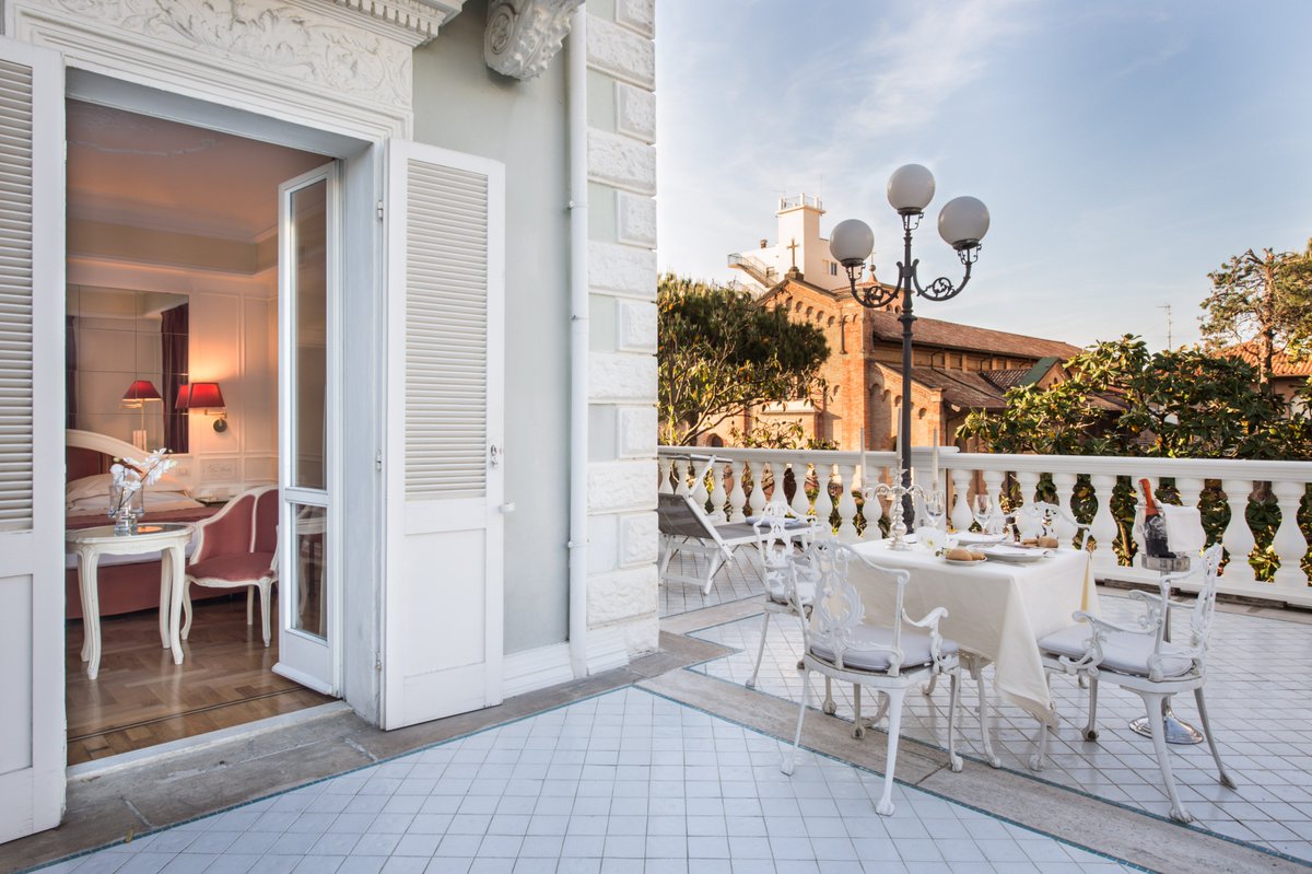 GHDesBains's tweet photo. A beautiful #view, good #coffee in a special #location #desbains #riccione  #luxurytravel https://t.co/6PQ3UzGIMl