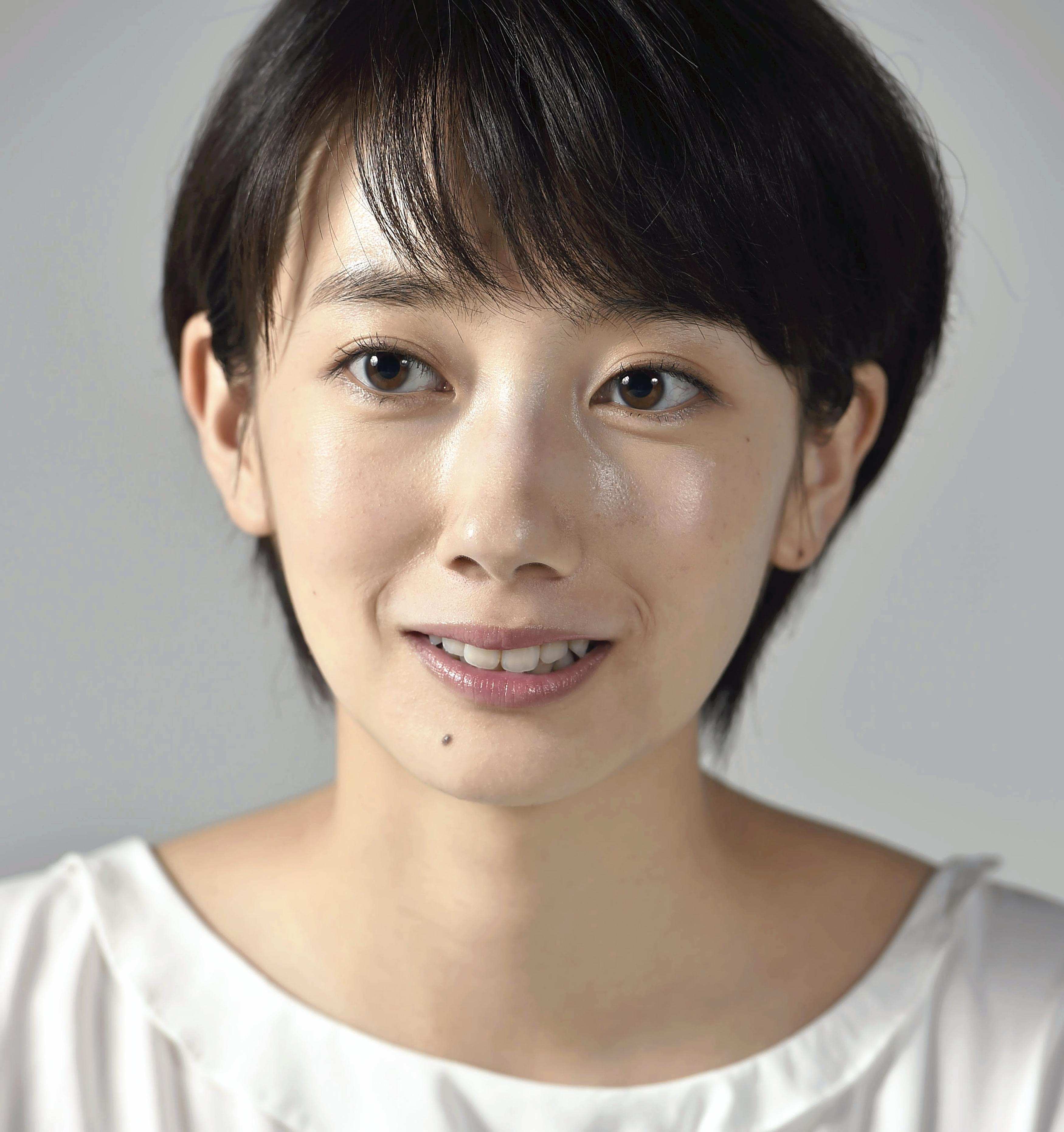 読売新聞文化部kansai 今日の夕刊 旬感 は関西テレビ制作のドラマ On 異常犯罪捜査官 藤堂比奈子 主演の波瑠 はる さん Nhkの朝ドラ あさが来た のはつらつとした役とは違い シリアスな刑事役 演技に せりふに 最も意識していることがある