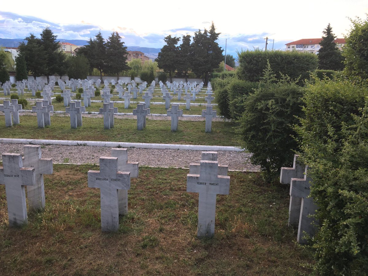 laurenceauer's tweet photo. #frontd'orient cimetière français de Korca #Albanie 640 soldats morts pour la France #WW1 @Mission1418 https://t.co/pa1Xk2IuK8