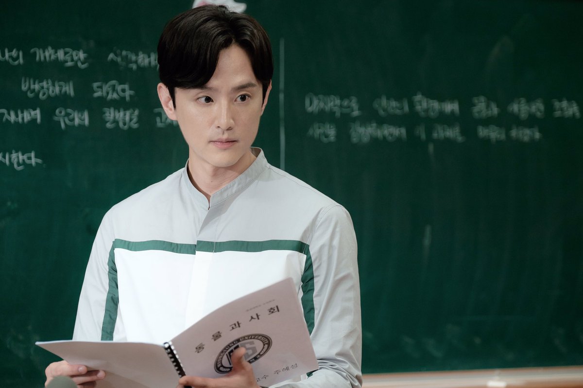 #싸우자귀신아 주교수님! 왠지 강아지가 위험해보인다😖 #tvN #월화드라마 #싸우자귀신아 매주 월,화 밤 11시 방송! #옥택연 #김소현 #권율 #내심장도...