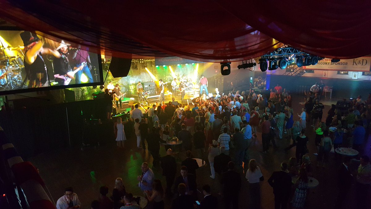 personalbailiff's tweet photo. NOW THIS IS A PARTY! W/BIG &amp; RICH @ GRAY'S ARMORY #CLEGOPARTY https://t.co/gpcFl6bZjb