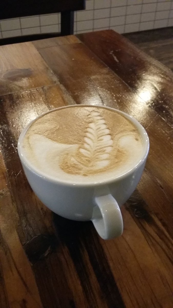 smithstar2k15's tweet photo. Starting my day with a caramel latte :D @thecoffee_grind https://t.co/Jn5z9Mwi57