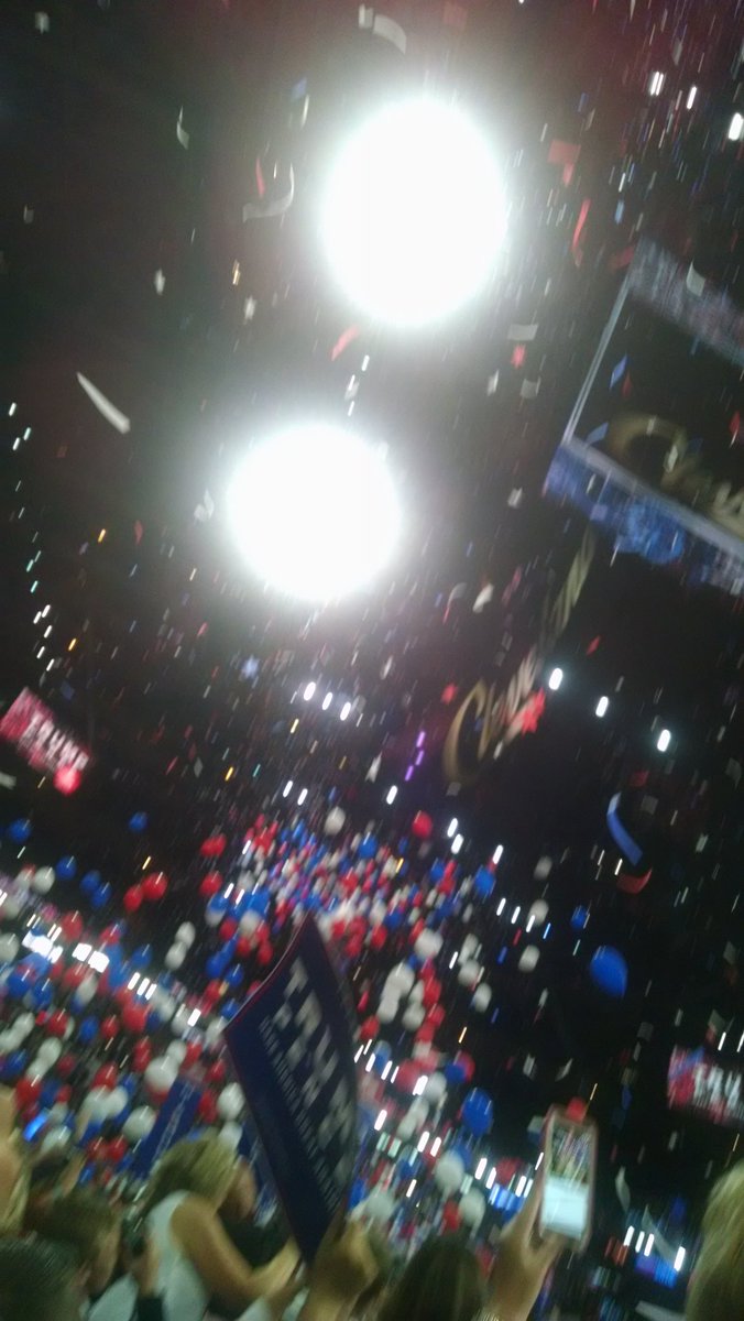 david_midlandNC's tweet photo. Balloons Balloons! https://t.co/Bs0Rz7lrHv