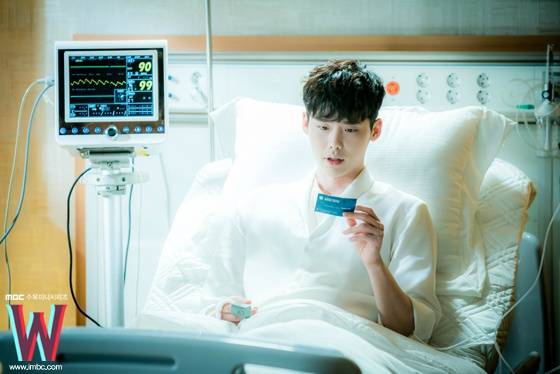 LeeJongSukWorld's tweet photo. #이종석 #LeeJongSuk and #HanHyoJoo in #WDrama Episode 2 Behind the scenes (3) 😃 https://t.co/J0KUILcDfX