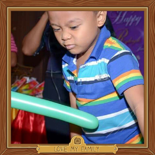 OringRose's tweet photo. My baby Rob future dancer. So cute. #fotokuapp #family #love https://t.co/yF5Rp9HdNE