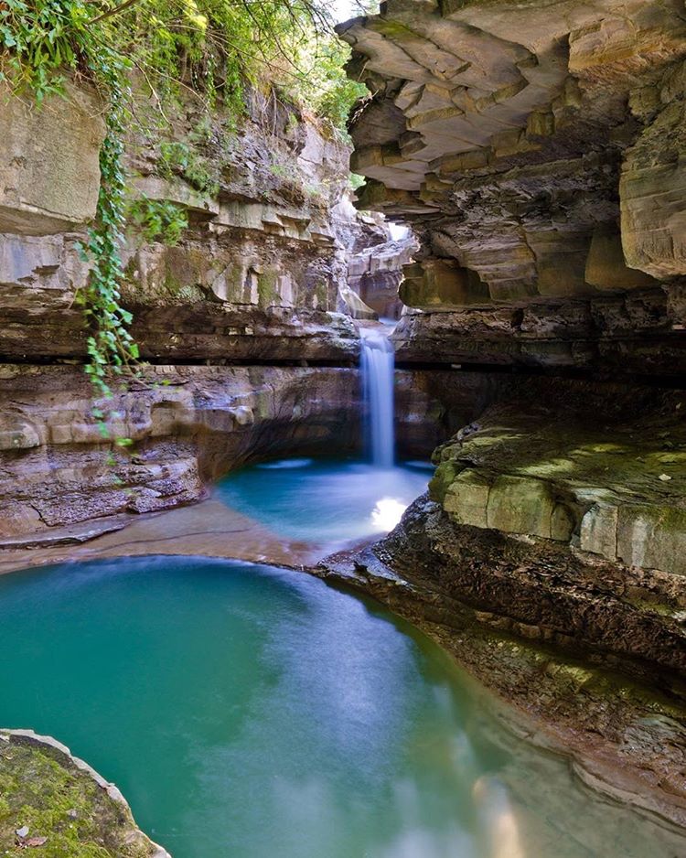 Buongiorno dalle Foreste Casentinesi, luoghi magici come la Grotta Urlante a #Premilcuore Ph. Camminate_Fotografiche