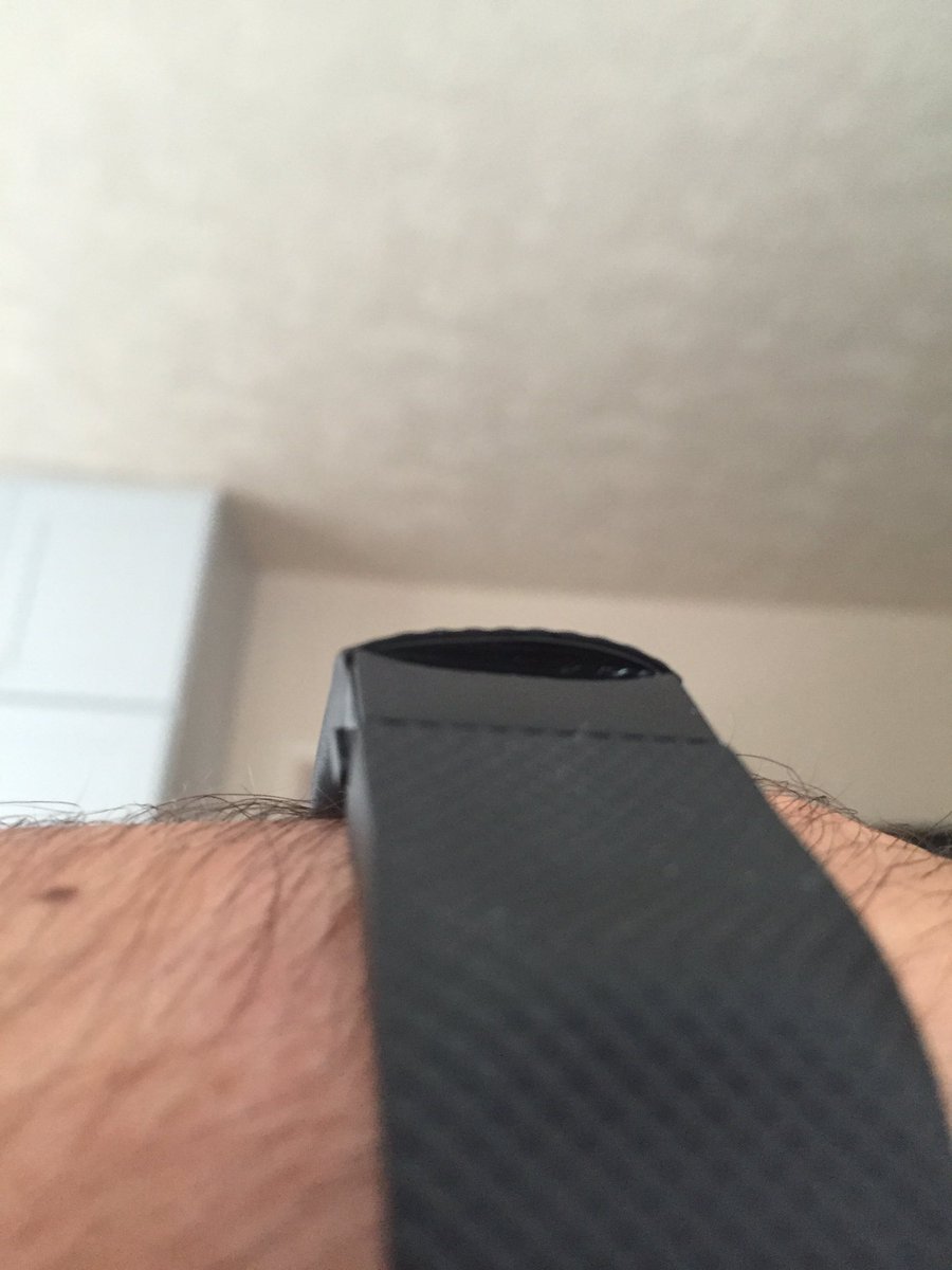 jasperjay's tweet image. @FitbitUK strap on my Charge HR delaminating after only 5 months! Not acceptable.