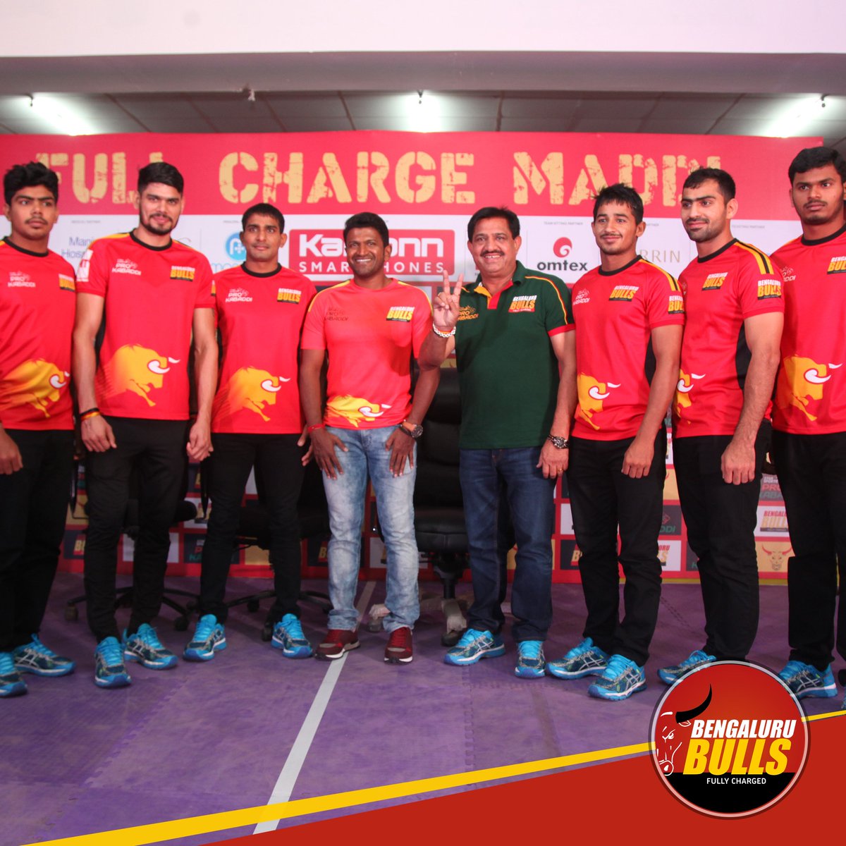 BengaluruBulls's tweet photo. Starry moment with the team – Puneeth sir’s visit. https://t.co/XMesf9z53P