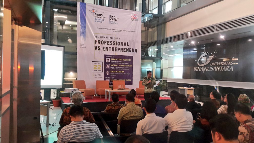 bbs_binus's tweet image. 5. Head of BBS Alumni Association Panca Sarungu opens tonight BBS Alumni Talkshow #BBSevent