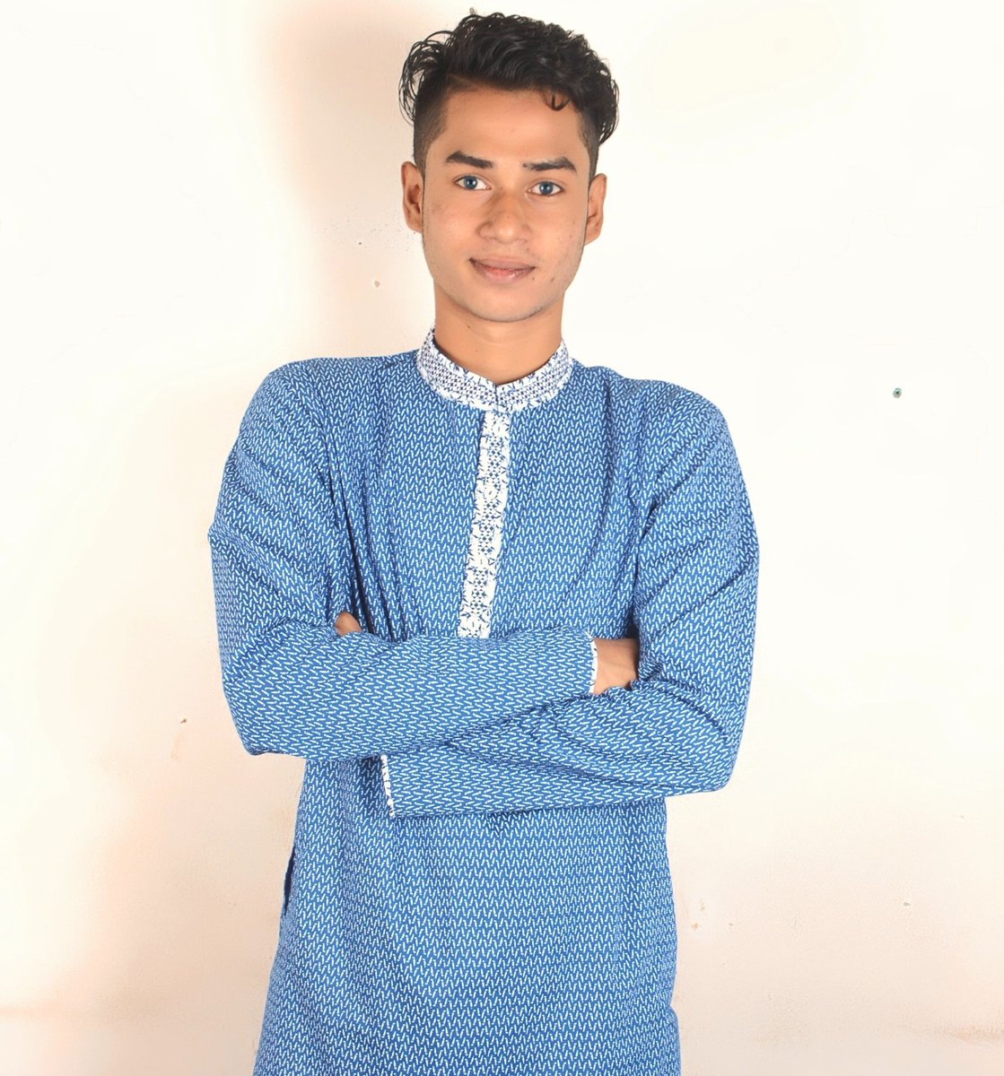 ImShafiyanCR7's tweet photo. অনেক অনেক দিন পর টুইটারে একটা ছবি দিলাম।💯😜😎
#Madrid_boy 👦 
#Madridist💪
#CR7_Fan💪
#RM_Supporter 💪
#Sports Lover boy😱 https://t.co/c2D14stVc1