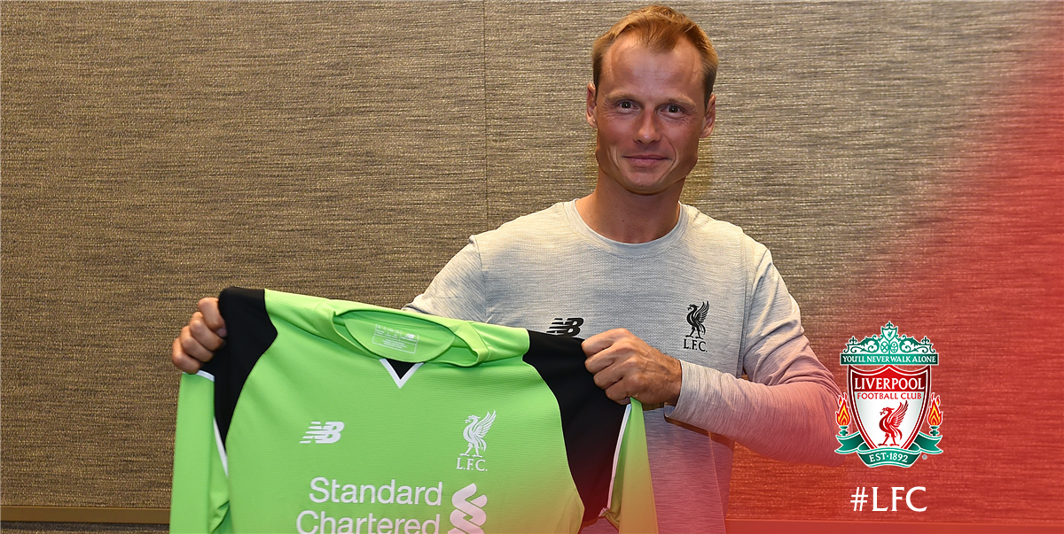 earadiofm's tweet photo. #MICHEZO Liverpool wamekamilisha usajili wa kipa wa zamani wa Arsenal, Alex Manninger kwa mkataba wa mwaka mmoja. https://t.co/pnO0ZpEXWH