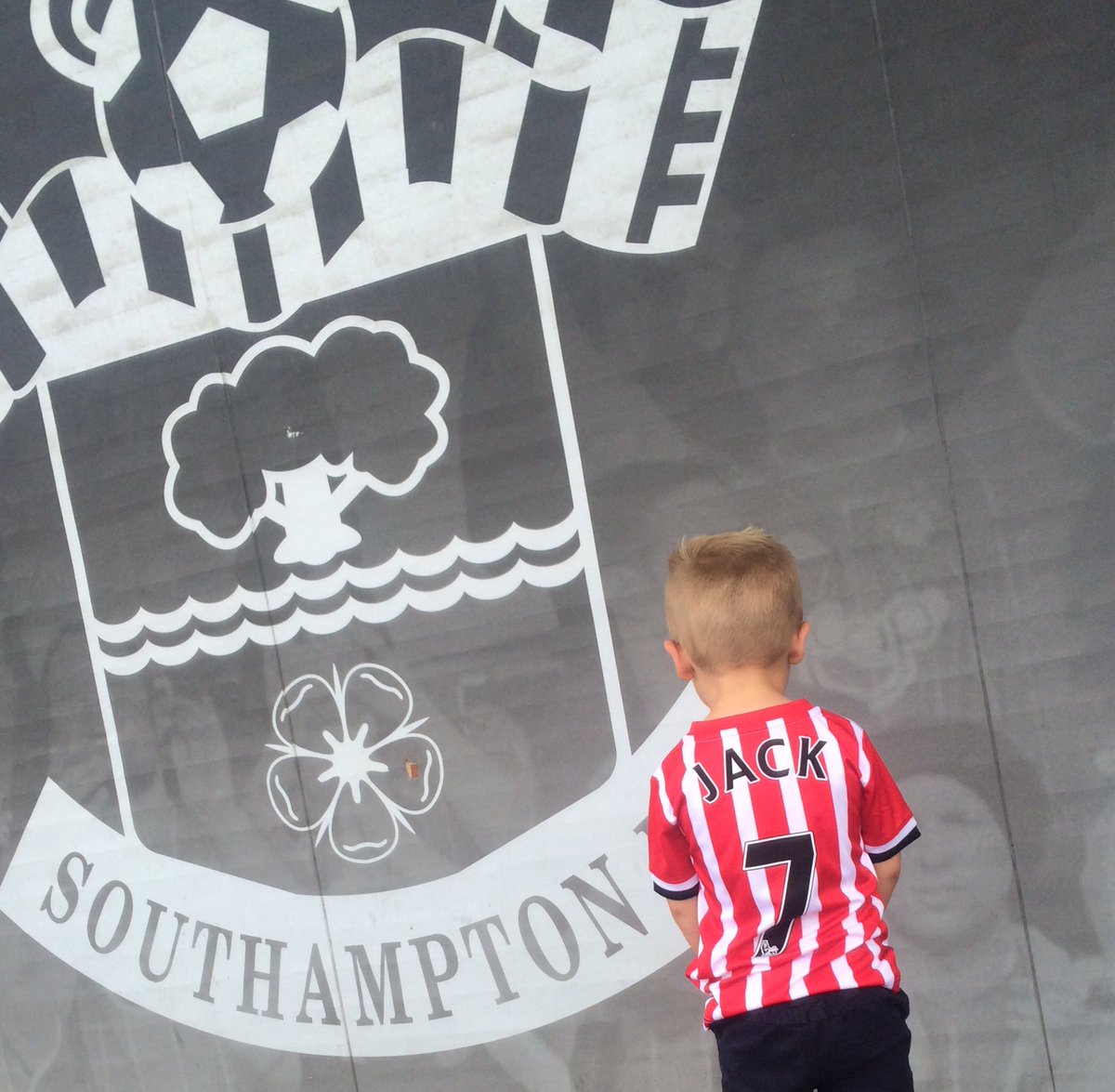 Dano984's tweet photo. Loving jacks new @SouthamptonFC kit https://t.co/qLpmCWWlR3