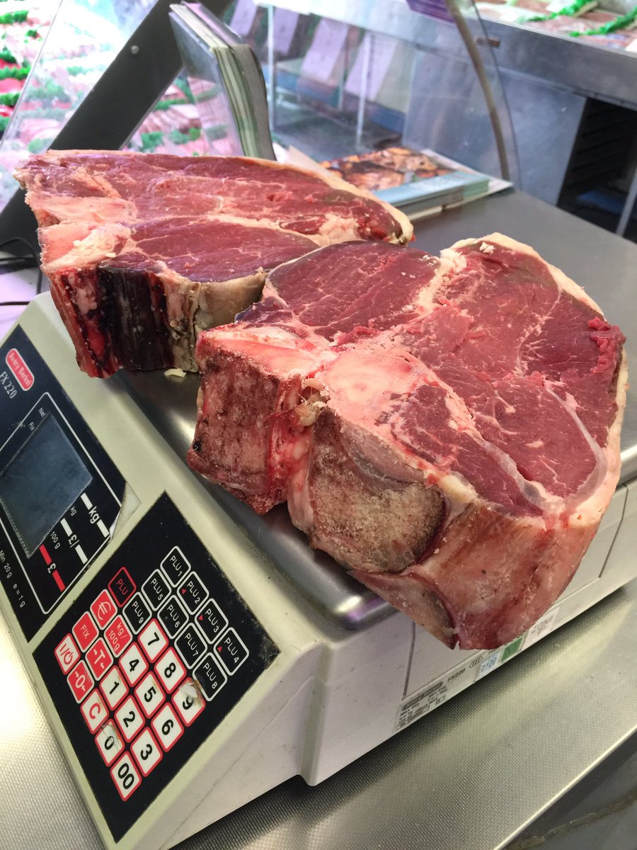 Now this customer knows about steak! The thickness in these T-Bones 👌🏻😍  #DryAged #English