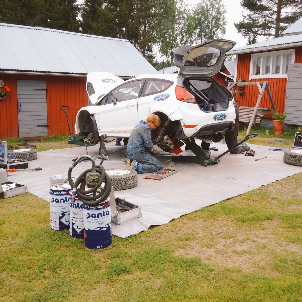 WRC: NESTE Rally Finland [28-31 Julio] Cn926NGWEAAE5id