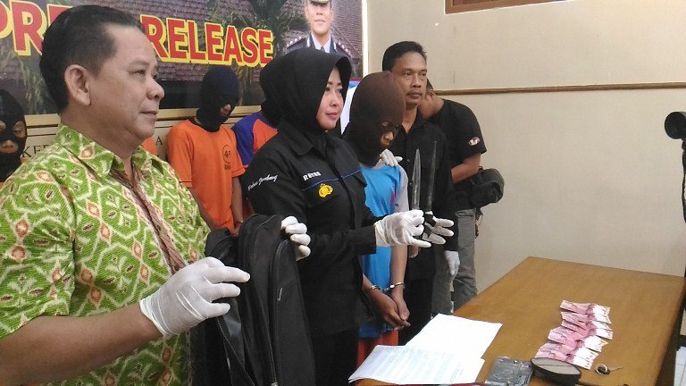 Sadis! Pemuda Bunuh Temannya Dan Bawa Lari Motor Korban jombangnews.com/sadis-pemuda-b…