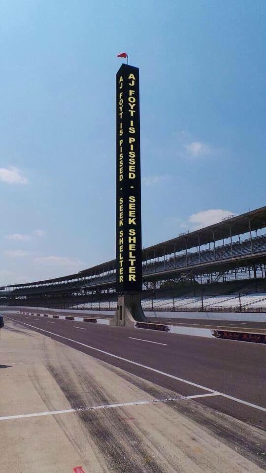 Corey_Layman's tweet image. This will never be not funny! #Indianapolis @IMS @AJFoyt14 #RunForYourLives