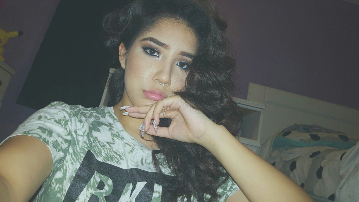 mylifeasleslie's tweet photo. I like my face https://t.co/Gkwe0mKfKD