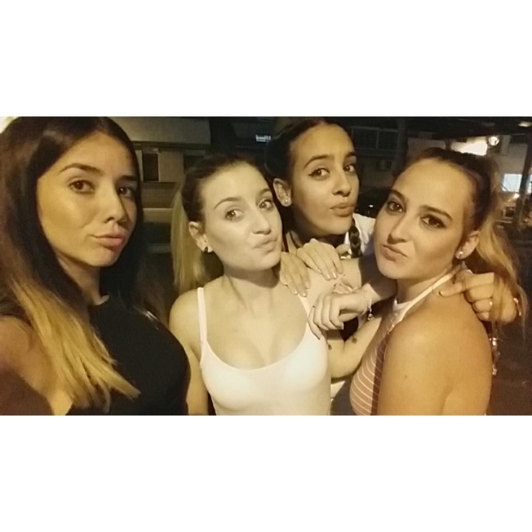 lorenarubia96's tweet photo. Que feliz estoi rodeada de las Mías las de vrd! 😌👏😏👌💋😉 y a quien no le guste aire 😘👋 @inmafalcon97 @SarayFe50021707 https://t.co/tuf1YYYV4o