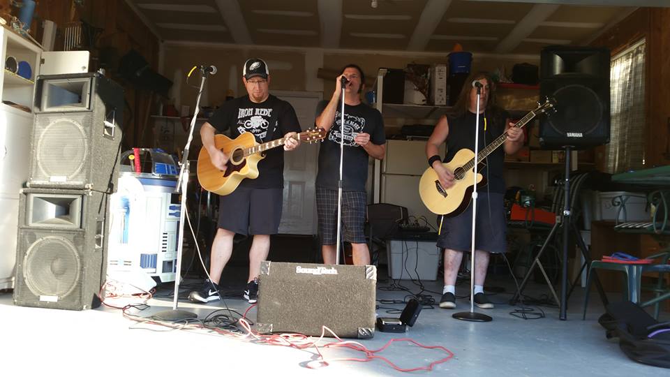 Follow <a href="/thekissroom/">thekissroom</a> on Periscope and watch a live set from <a href="/threechordmoney/">threechordmoney</a> tonight at 8 PM EST!  Live in my garage!