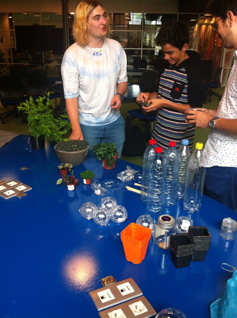 CarrNum's tweet photo. Les ateliers #biodesign ont commencé! #igamer2016 #glass2016 #DITscience https://t.co/UzeBTbwndH