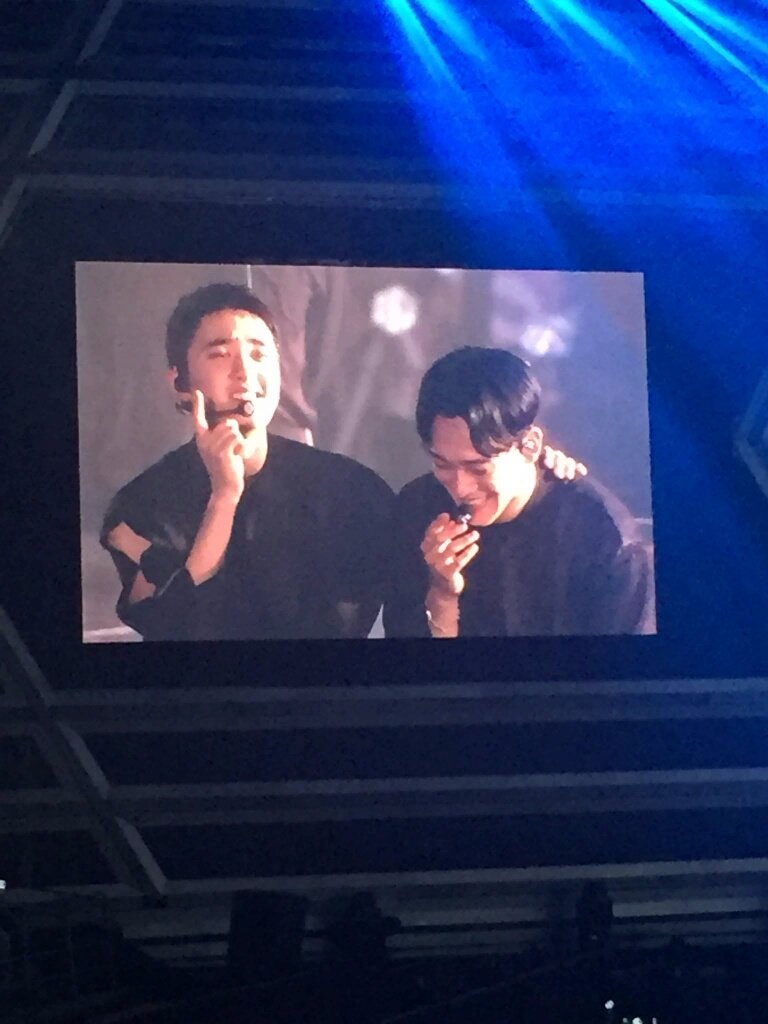 Dyorarakyung's tweet photo. I'm dying this is too sweet y'all 😭
#EXOrDIUMinSeoul #SooChen https://t.co/77qkgJa9D8