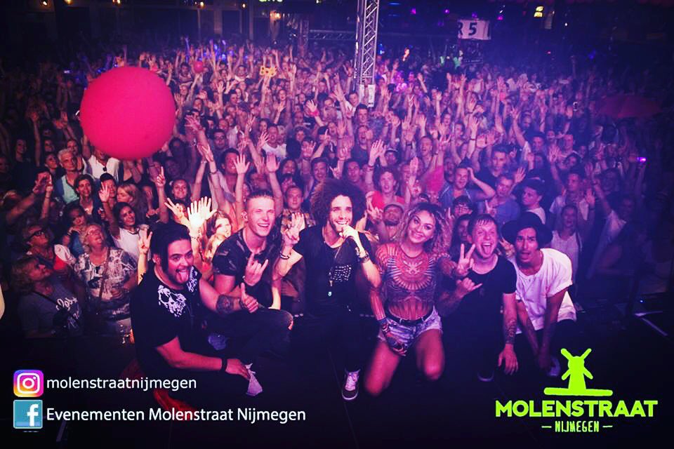 De laatste dag en wij zijn er weer bij! Showtime om 16.30 uur @ Molenstraat! 👈🏼 See you there 🎊🎉💃🏻🎤 #4daagse