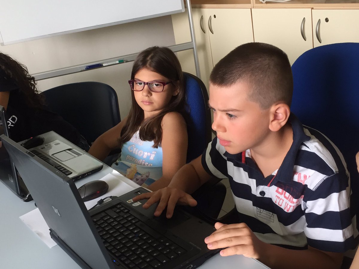 Stamattina a #Codingforkids si viaggia con la fantasia...