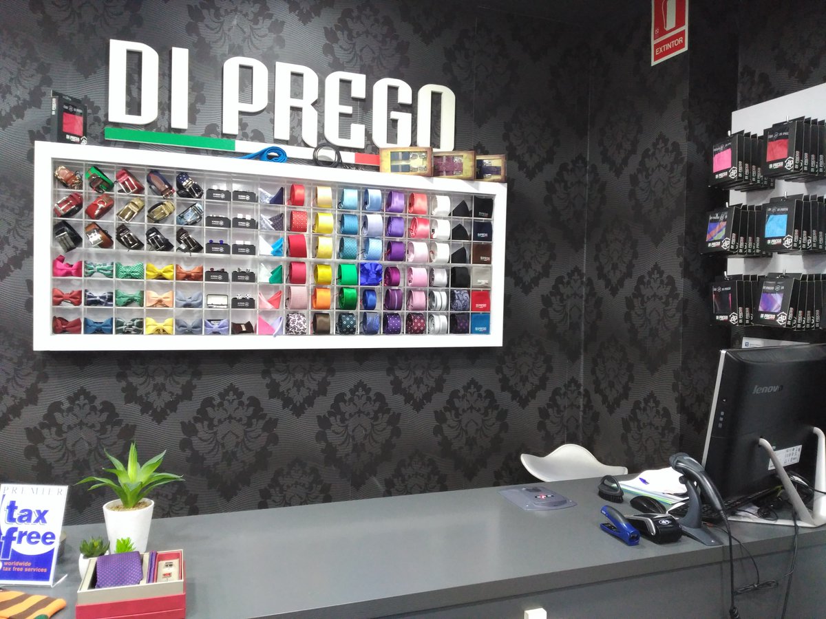 DiPregocentral's tweet photo. Siempre a punto #rebajas #rebaixes @LaMaquinistaBcn @CCParquesur @ccespaigirones https://t.co/Dv8syJQsmB