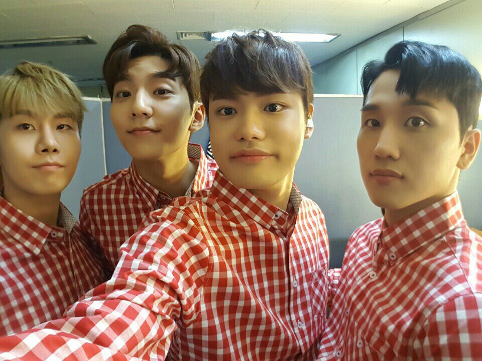 Cn9E8UjUMAAD4B5.jpg:large