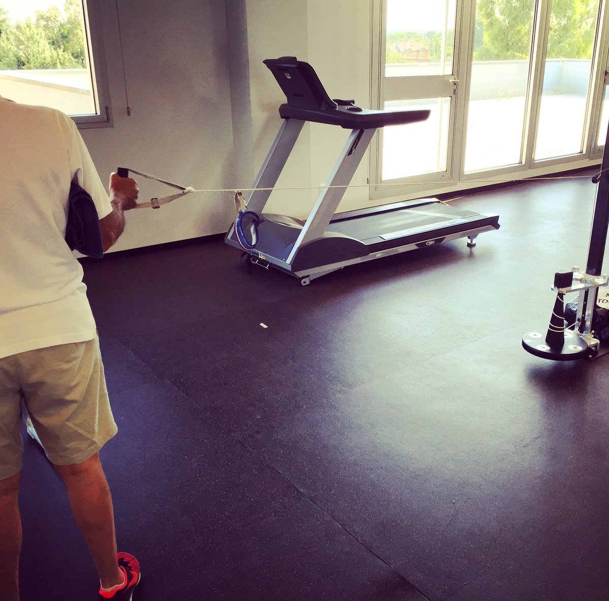 FCuencaMartinez's tweet photo. Eccentric exercises for subscapularis tendinopathy (level of evidence 1A) #RSPConic #IRF #TherapeuticExercise https://t.co/zXEoCLlhHY