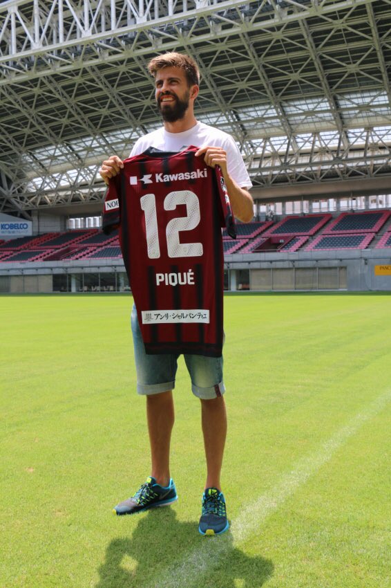 Vissel Kobe Shop ヴィッセル神戸よねっちです 昨日ヴィッセル神戸クラブハウス やノエスタを見学された スペイン代表でfcバルセロナ所属のピケ選手のサインボールをハーバーショップに本日から展示しています 興味ある方はぜひご覧くださいね